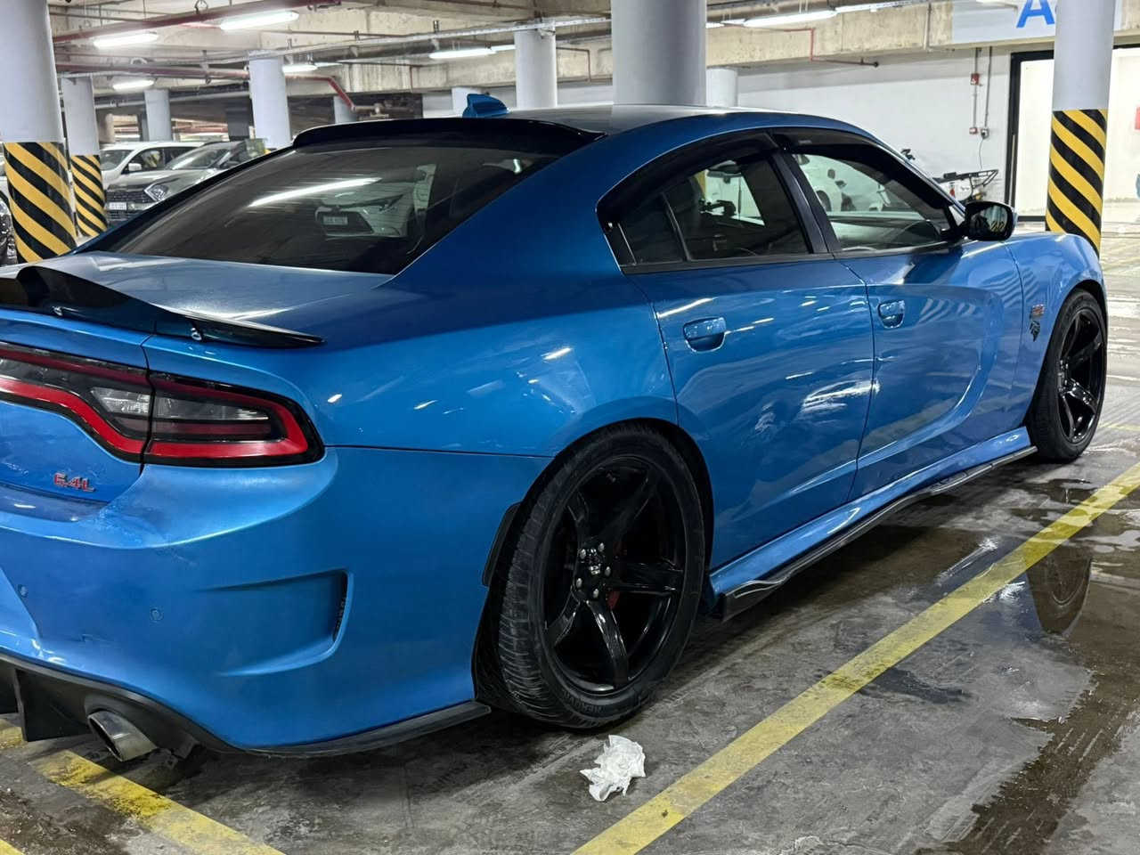 جارجر ٢٠١٥ سكات باك
رقم بغداد حلو
ماشية ٨٠ الف ميل
على ايدي ٥ سنوات
مواصفات خاصة ( كشنات وتنته كنتارا ) فوول مواصفات ( فتحة ، رادارات جانبية وامامية ، حساسات ، ويل نجمه طسة كبيرة ) مميزة 
بيها زينون بلادي ومعدل عليه ٣٥٠$
عليها اضافات مثل اويل كاتش كان + شوتة ستيج ٢ + فيول بم ١٢ بار + مكينة معدل عليها بحيث تدير نفط موبانزين عادي مضمونة
برمجة ايكل سيفتي ورفع الحجر
لون بحري مميز
حادثها جاملغ السايق وبالعراق باب صندوك فقط وبيها ملاحظات بالكشر ( بكل جهة وزاوية ) ونواعم ما متفرغ الهن
السيارة جاهزة ومكفولة ( كير محرك تبريد صدر ) ماعدا الكشر مالتها والنواعم كلمن وقناعته ( وهذا عيبها )
مكانها بغداد
سعرها ١٩ وبيها مجال للشراي

للتواصل جاد فقط
 ***********
