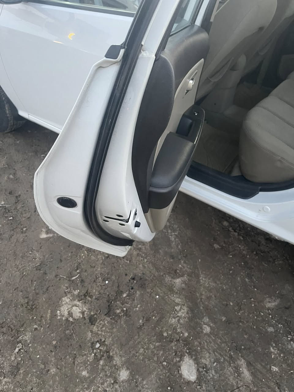 مديل 10 خليجي فقط بارد.  كفالة عامة بدون قطره صبغ جاهز على اخر حبايه. مكينة 1.6  دكشن عالي. مكاني  بعداد النهروان 
*********** ما متواجد ع النت
