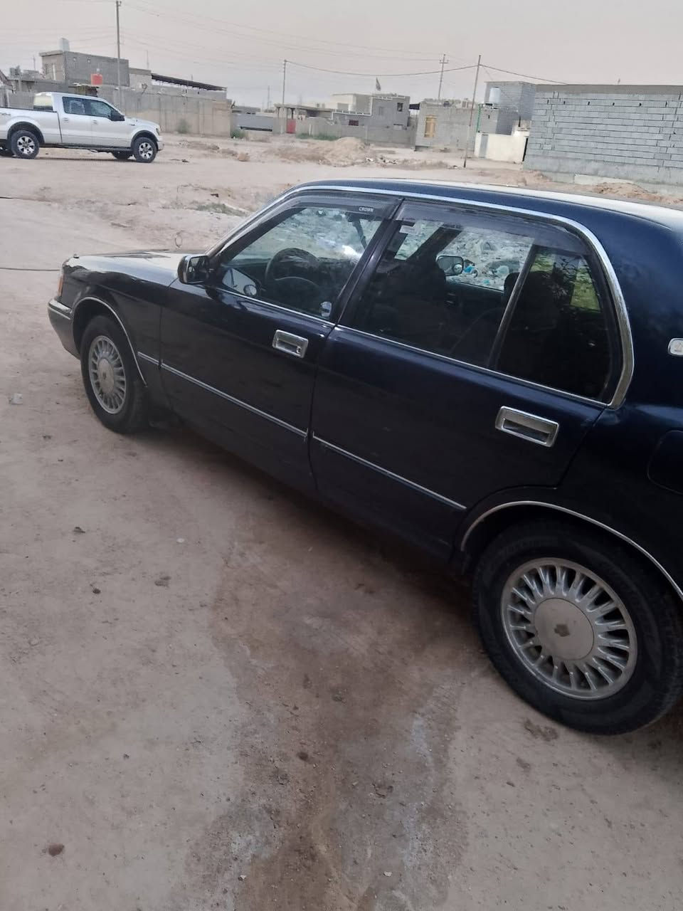 السلام عليكم كراون للبيع موديل 2000 سياره جاهزة مكفوله من الكص ولنقل سياره جاهزه حداديه تخم تاير تبريد السياره مكفوله ماعده ضربه بجاملق الايمن هاذه الاسيا بي وتساب ***********,,,,,,,,,, ***********
