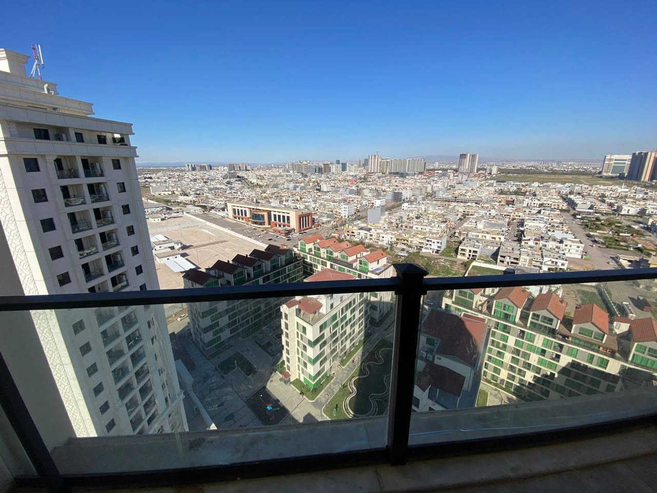 شقه للايجار للبيع منطقه ذهبيه اربيل 
مجمع لايف تاور 
غرفتين وصاله فارغه ٢+١
مساحه 173 م
الاستفسار على الواتساب 
***********
