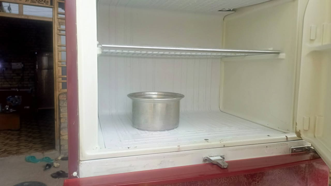 سلام عليكم عندي ثلاجة  نضيف  شغله  فول سعره  250 مكان مدينة الصدر  رقم  ***********
