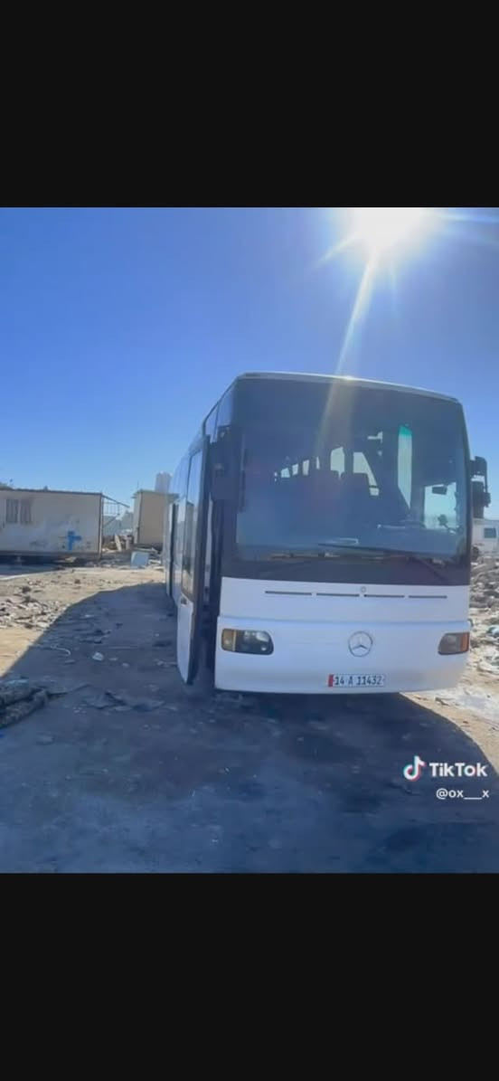 350وسطانيه موديل 2001جاهزه الخير تخم تأير حداديه تبريد تدفئه سبلت مناميه وتدفئه منايمه مكينه كير رقم نكليزي بي اسمي  يعني جاهزه الخير *********** سياره سعره 3,25ثلاثه وربع
