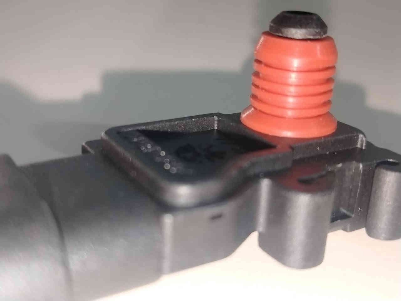 يتوفر.. حساس الماب
#للشفر اكونكس 2005 الى 2009
جديد كوري...
#ورشة انور سوزوكي كربلاء الحي الصناعي الابلوك الثاني
#يتوفر خدمة توصيل لكل المحافظات للحجز والاستفسار يرجى مراسلتنا على الخاص او واتساب
***********
***********
🚘👈 العطل للماب سنسر
،:-*:-*:-*:-*:-*:-*:-*:-*

1. ضعف عزم المحرك خصوصًا عند التجاوز او الاقلاع المفاجأ

2. تفتفة أو تردد بالمشي

3. صرفية بنزين عالية

4. تقطيع عند الوقوف أو الدعس المفاجئ

5. صعوبة تشغيل أحيانًا

6. إطفاء المحرك عند الوقوف (stall)

🚘👈🧠 رموز الأعطال (DTC) الخاصة بحساس الماب

الأكواد الشائعة  للشفر اكونكس 

P0105
خلل عام بدائرة حساس الماب

P0106
قراءة غير منطقية (الضغط لا يتناسب مع RPM)

P0107
فولت واطي جدًا (إشارة منخفضة)

P0108
فولت عالي جدًا (إشارة عالية)

P0068
اختلاف بين الماب والثروتل (أحيانًا يطلع ويا الماب)
