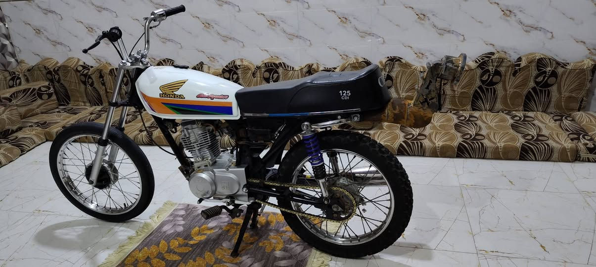 السلام عليكم دراجه نامه امتياز 24 شاصي 20 نامه برو مفتوحه بس ولفات تعميره 24 دراجه حلوه ترايك وين مايعجبك السعر 650 وبيه مجال قليل للطيبن ***********
