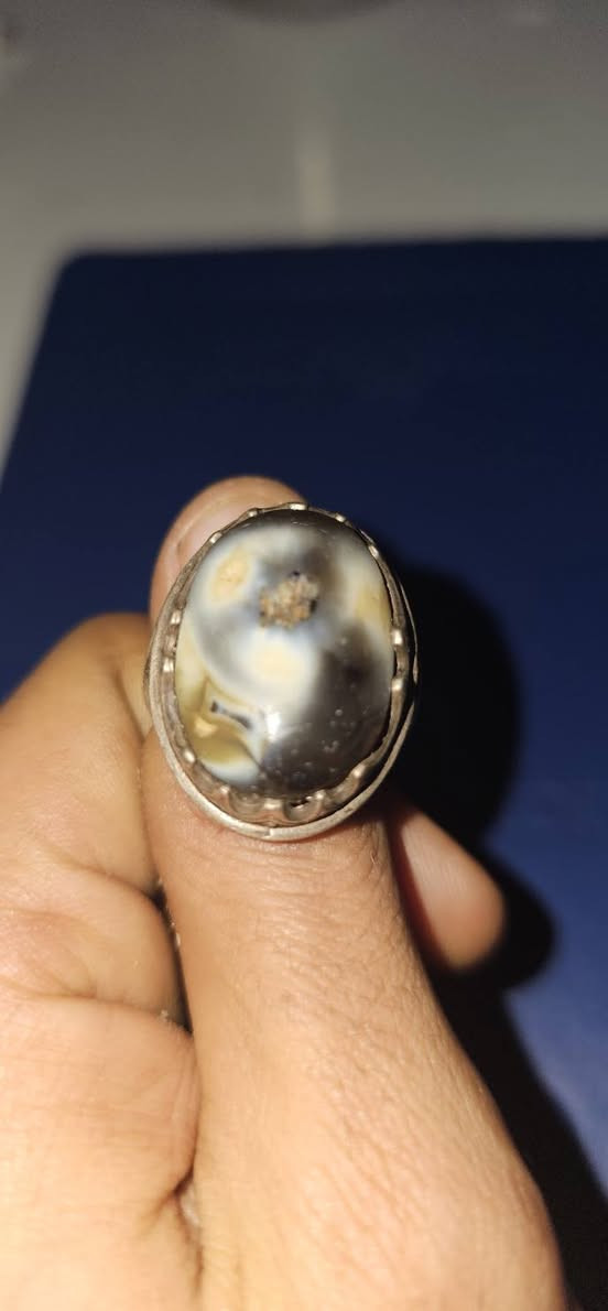 السلام عليكم
محابس للبيع عقيق يماني مصور
عطفه /سلوى/سليماني/داودي 
شباب محابس حلوه سعر موجود بالصور
عنوان /البصره التنومه ***********
موجود واتساب
