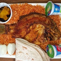 ***من مطبخ أبو طيبة نقدم*** طبق نص سمكة وزن 750 غرام 🐟 على تمن أحمر 🍚 ...