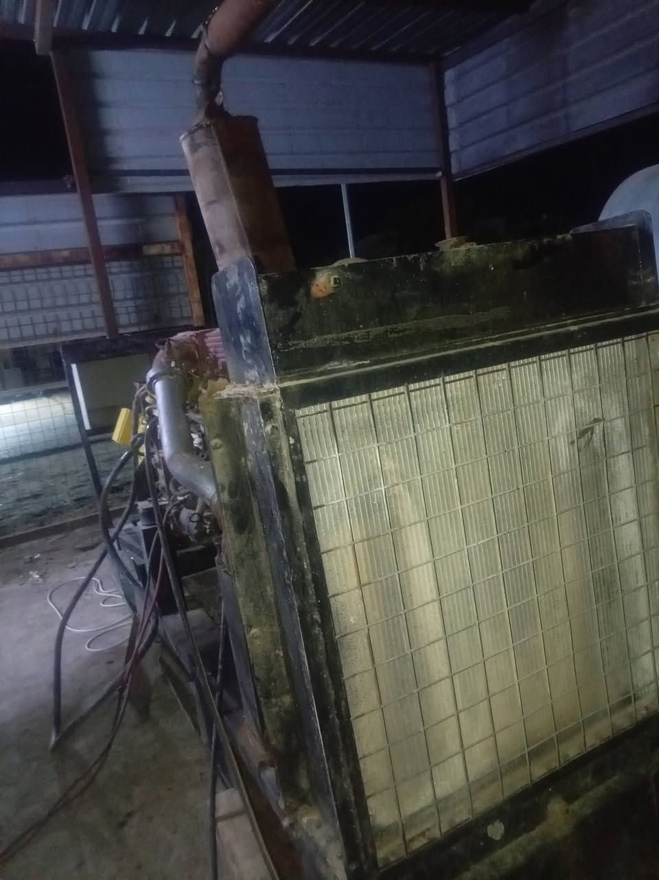 مولد افيكو 175كيفي المحرك عاطل يزوع دهن ***********
