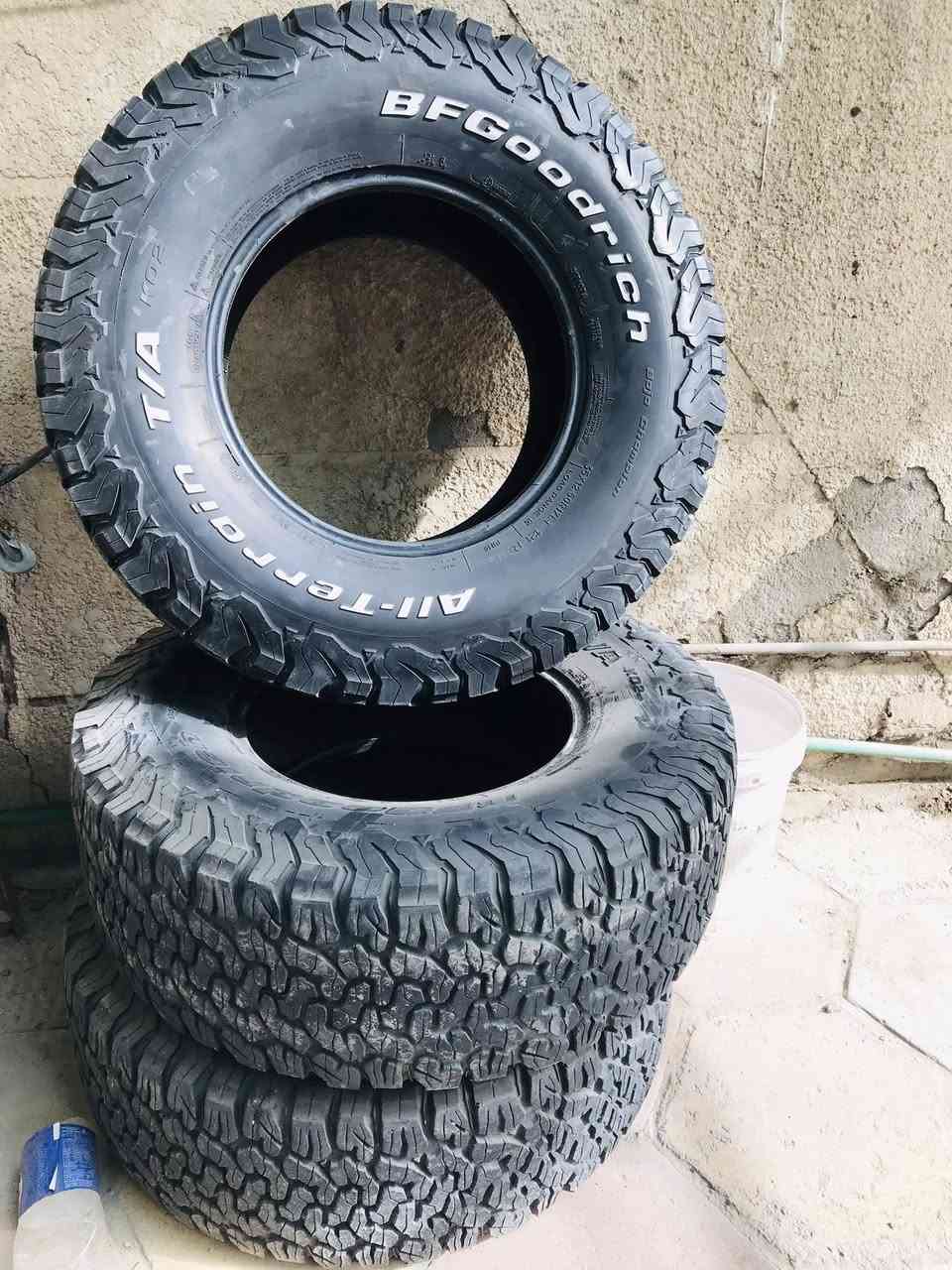 تايرات صناعه امريكي 3قطع نظافه ٩٠ بالميه قياس ١٧ على ٣٥ على ١٢.٥ السعر 200الف قفل مكاني بغداد ***********
