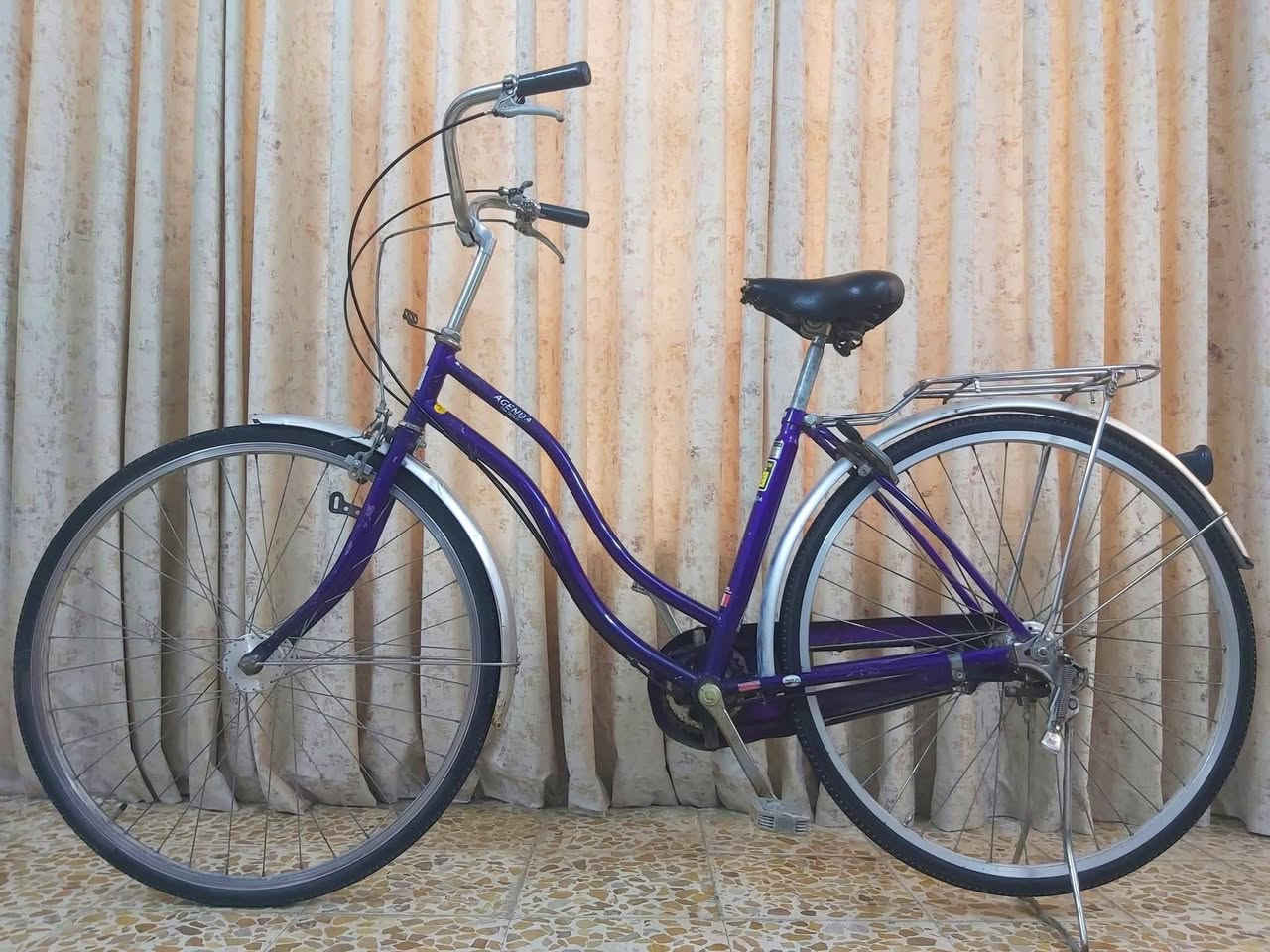 بايسكل بناتي حجم 27 ياباني كير دفن جاهز من كلشي بدون اي نقص نظافة 85/% 

السعر 75الف وبي مجال 

((العنوان/بغداد/البلديات)) رقم الهاتف ***********
