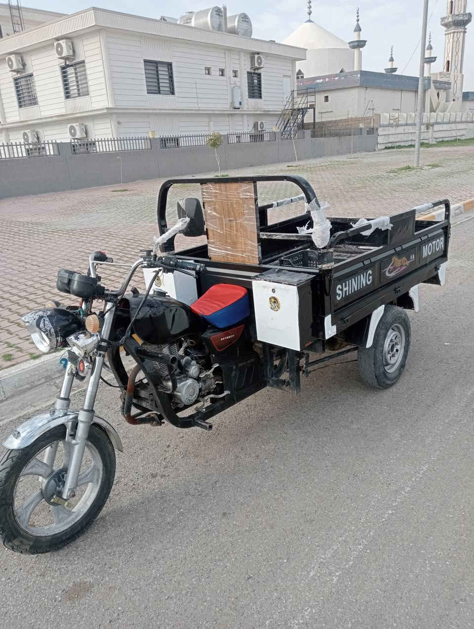 سلام عليكم ستوته فحل عالي
شاصي شرط الركبه شرط لا خياس ولا لحيم ستوته مكينتها ناعمه مثل ساعه نص سلف وهندر مكاني حي عسكري 
***********
سعرها 800 بيها مجال
