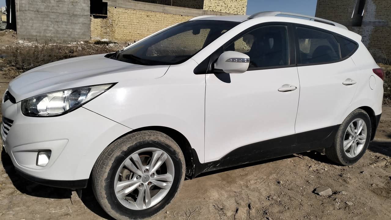 اعادة نشر بسبب الوعود الكاذبة..... 
سلام عليكم توسان 2013 بيها شخط ب الباب مكفولة كير ومكينه صدر جديد قبل فترة قليلة بدلتة رقم مميز واسط تحول ثاني يوم سعر145 
للأستفسار ‏‪***********‬‏ مكانها قريب على سيطرة
