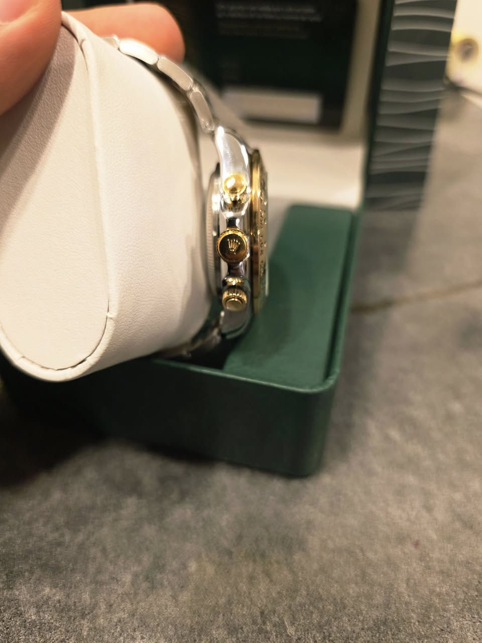 حتى اذا متشتري لايك منك دعم الي واكون ممنون الك
رولكس دايتونا مختومة ذهب  عيار 18 مختمة من كل مكان وزن ثقيل سناتر شغالة نظام ستوب ووتش رياضي رنك دوار وعداد شهري مقاومة للماء زجاج زفير ضد الخدوش اميال وارقام لامينوس تجي مع كافة الملحقات ( علبة وكيس رولكس+ كرت ضمان لمدة سنتين طلاء ومكينة  ) مزاد يبدي من 60 اي رقم جوه 60 ممحسوب مزاد لحد 6 المغرب ينتهي
توصيل 5 لجميع محافظات العراق


**إذا كنت صاحب هذا الإعلان وتريد حذفه لأي سبب، رجاءا أرسل رسالة إلى الدعم الفني**