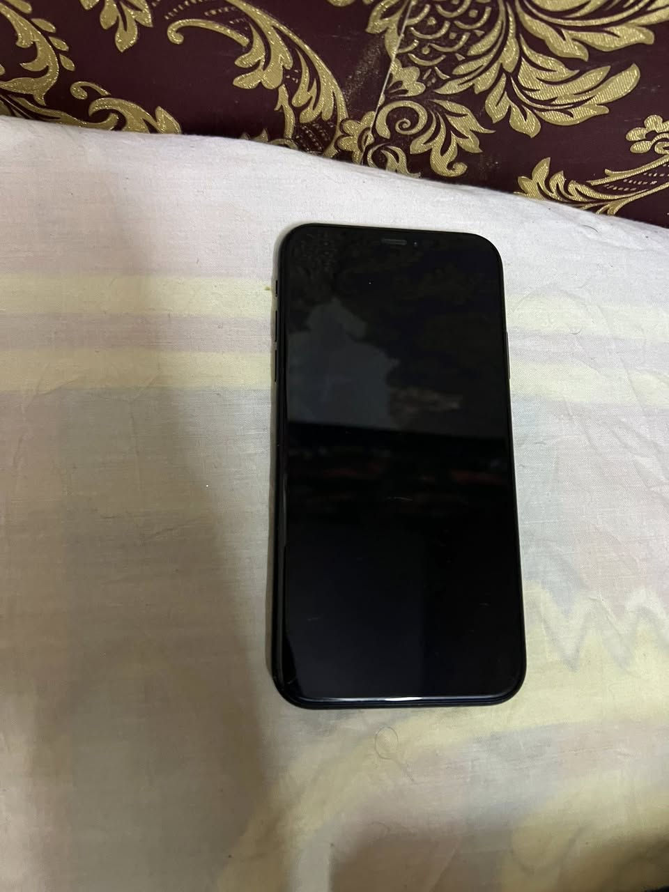 سلام عليكم  ايفون xr جهاز جدا نضيف وقوي ما مفتوح نهائيا وكلشي ممبدل بي بطاريه 77‎%‎ والذاكره 128 
سعر 170 الف وبي مجال 
مكان بغداد يوجود توصيل 
واتساب ***********
