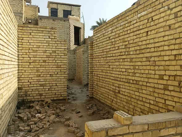 السلام عليكم هيكل للبيع المساحه 160مترا واجه 8متر  زراعي سند 25 بي 2غرف نوم  استقبال هول حولي مطبخ خدمات السريدات القديمه المربع الثالث أو شارع 15 للاستفسارر
***********
