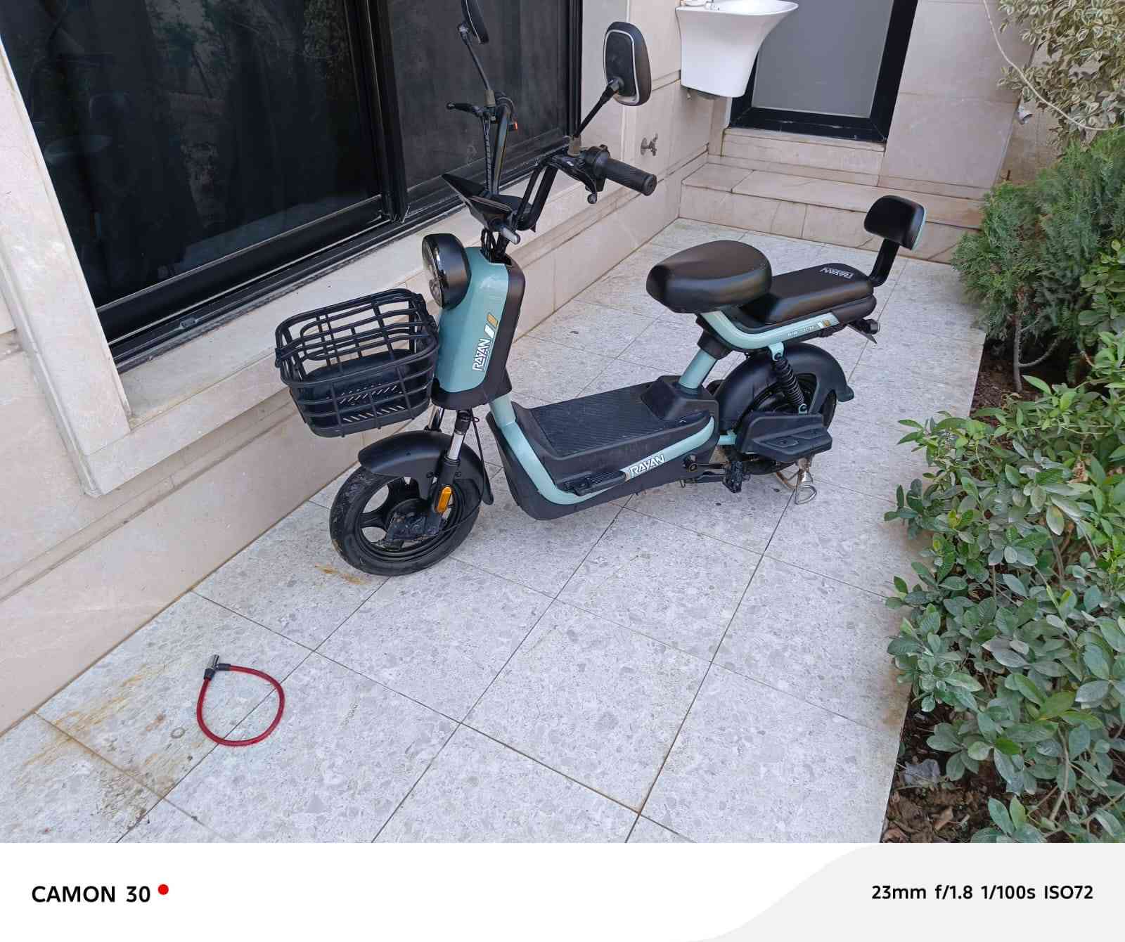 السلام عليكم
دراجة شحن حجم 14 
شركة الريان 
دراجة نضافه 100من100
بك لايت خلفي 
لايت امامي عالي ناصي
اشاير امامي خلفي 
شاشه 
3 سرع 
بطاريات نصف عمر 
السعر 250 الف و بيه مجال
الاستفسار على الرقم ***********
