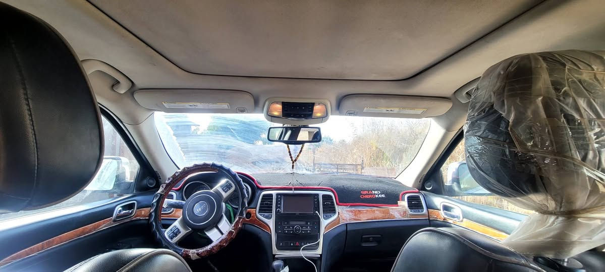 السلام عليكم جيب ١١ فول
السلام عليكم 
سيارة جيب موديل ١١ فول مواصفات
رقم بغداد 
كامل المواصفات 
فتحة بنيراما
حساسات 
شاشة كبيرة 
بيهة ٥مودات سرعة 
لايت زنون اصلي 
تدفئة وتبريد بالكشنات 
السيارة جديدية بمعنة الكلمة 
مكاني بابل جبلة 
السعر ١٥٠ وبيهة مجال 
رقم ***********
