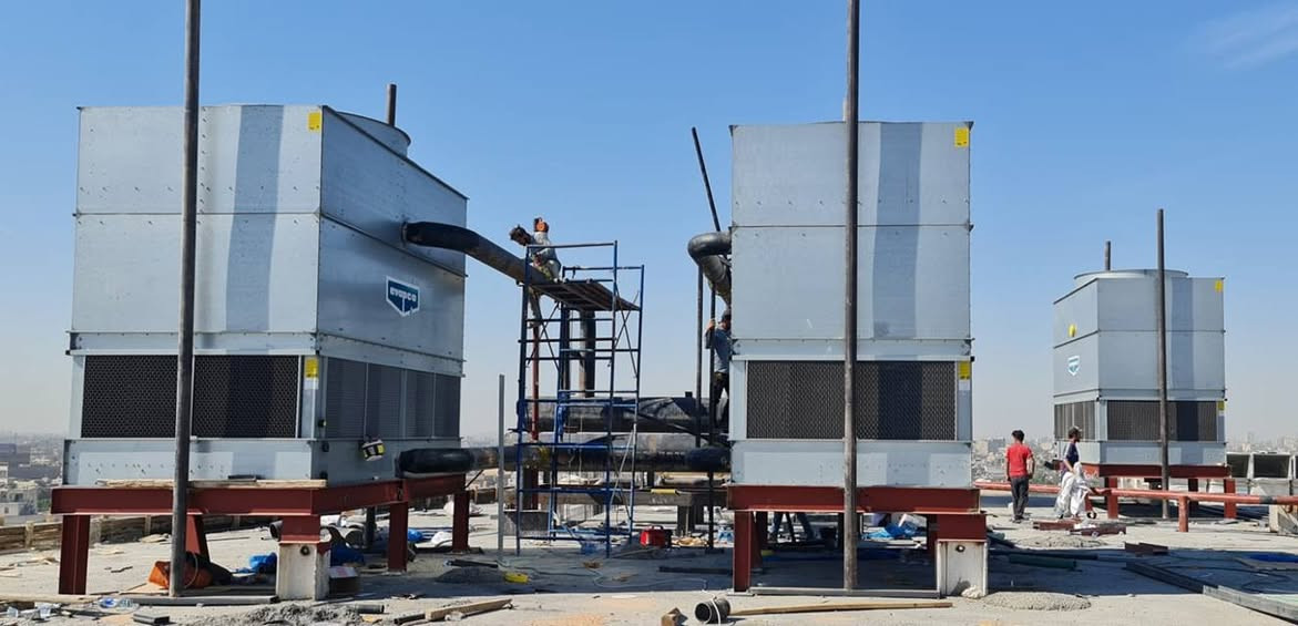 تُنفَّذ القواعد الخاصة بالمولدات الكهربائية وأجهزة التبريد المركزي لغرض تحمّل أوزان المعدات وتوزيع الأحمال بشكل آمن على الأرضية، وضمان تثبيت الأجهزة واستقرارها أثناء التشغيل.
كما تهدف هذه القواعد إلى تقليل الاهتزازات والضوضاء الناتجة عن عمل المعدات ومنع انتقالها إلى الهيكل الإنشائي للمبنى، إضافةً إلى حماية الأجهزة من الرطوبة والمياه من خلال رفعها عن منسوب الأرض.
وتُسهم القواعد أيضاً في تسهيل أعمال التشغيل والصيانة والفحص الدوري، وتحقيق الاستواء والمحاذاة الصحيحة للمعدات، مما يؤدي إلى إطالة العمر التشغيلي للأجهزة وضمان كفاءة وأمان التشغيل.
فولاذ ستيل
نُقدّم في فولاذ ستيل حلولًا متكاملة في تصنيع وتركيب الأعمال الحديدية وفق أعلى معايير الجودة والدقة، وبما يلبي متطلبات المشاريع السكنية، التجارية، والصناعية.
🔧 خدماتنا
تصنيع وتركيب الهياكل
والمنشآت الحديدية
السلالم، الدرابزين، والمظلات
الشاصيات والقواعد الخاصة
أعمال القص، اللحام، والتجميع الاحترافي
⭐ لماذا فولاذ ستيل؟
مواد عالية الجودة
دقة في التنفيذ
التزام بالمواصفات الهندسية
تسليم ضمن الوقت المحدد
خبرة عملية وكفاءة فنية
🏗️ رؤيتنا
أن نكون الخيار الأول في مجال الأعمال الحديدية من خلال الجودة، المصداقية، والالتزام.
للاستفسار والتواصل:
[٠٧٥٠٠٠٧٤٦٠/***********]
[Steel.foulath@gmail.com]
[الفرع الاول/بغداد كسرة وعطش الصناعية]
[الفرع الثاني/الصقلاوية الخط السريع مفرق سامراء]
