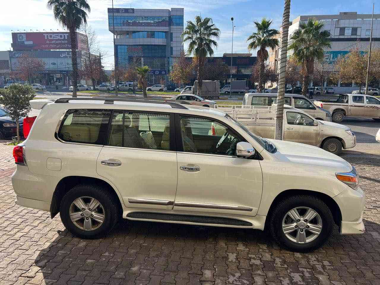 لاندكروزر موديل ٢٠١٣
محرك v8 ( مەکینە v8 پستن)
مواصفات G.X.R 
ماشي 250الف كيلو( رویشتیا
 
مواصفات 

-بصمة ( بەسمە)
-كاميرا امامية و كاميرة خلفية و جانبية ( کامیرا پێش و پشت)
حساس امامي و خلفي ( حەساس پێش و پشت)
بخاخ امامي(بەخاخی لایتی پێشەوە) 
لايت زينون 
کشن كهربائي ٣ حركات 
٢ ايرباك 
بانورامة 
تشغيل عن بعد 
ثلاجة داخلية 
تحديد سرعة 
مانع تزحلق 

 -٢ اماكن pdr و ٢ اماكن بارد ( دوو جێ ساردە کوت و دوو جێ pdr)

سنوية و هزه جديد و رقم اربيل  

مجال قليل 
اتصال على الارقام ٠
***********
***********

مكان اربيل ( هەولێر) أربيل, العراق
