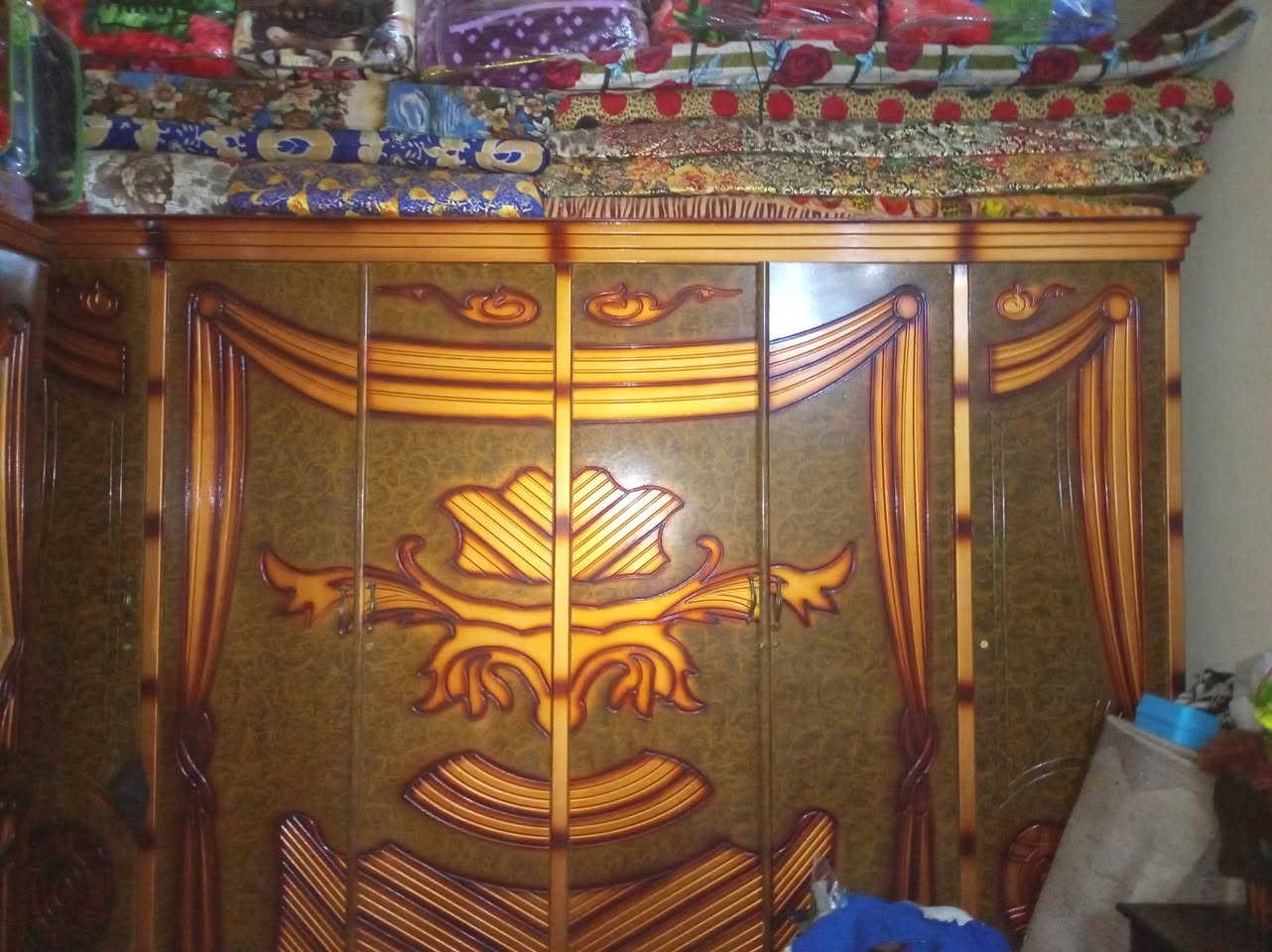 السلام عليكم غرفه البيع كامله نصيفه السعر 600 وبيهه مجال الاستفسار ***********
