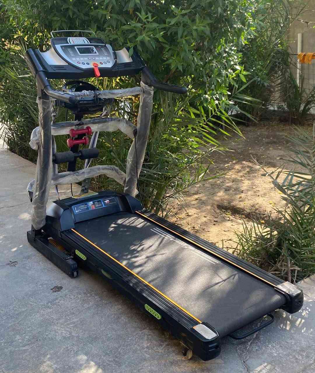 جهاز جري نضيف اخو جديد بعده بلجيس
يتحمل وزان 150كيلو نضام جبلي دبل مطور
جهاز تكسير شحوم مع حزام بطن مع دمبلصات 
جهاز شاشه لمس اوكس سماعات فلاش كله شغال 
نضافته شوفت عينك. جهاز بعد بلجيس فارنسي 
سعره325وبي مجال للشراي عنوان بغداد جسر ديالى 
توصيل موجود *********** واتساب فقط خاص

