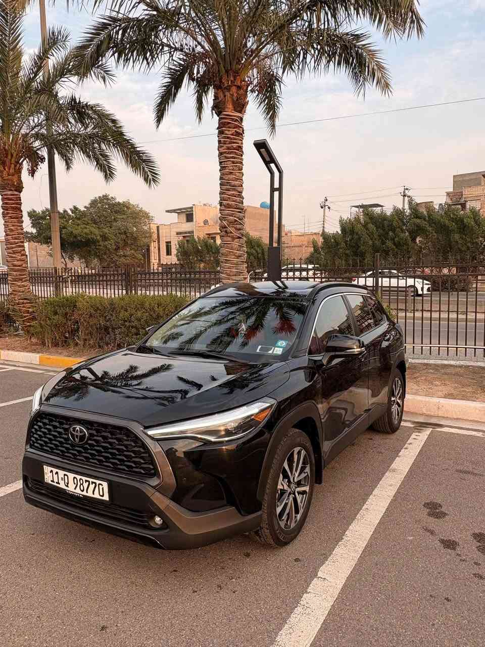 السلام عليكم .. للبيع تويوتا كروس 2023 امريكي اصلي بانزين مو صيني والي يقارن السعر بالصيني خل يجي يشوف السيارة بعينه ويقرر مواصفات xle يعني فل مواصفات فور ويل حادثها فقط لايت يسار موضح بالصور ومبدل اصلي السيارة بحالة الوكالة ممشاها 25000 كيلو متر فقط بيها شبر بارد بالباب الخلفي  
السعر 185 يعني شدة و 85 ورقة 
الجاد يتواصل على الخاص ويدلل 

مكان السيارة بغداد اليرموك


**إذا كنت صاحب هذا الإعلان وتريد حذفه لأي سبب، رجاءا أرسل رسالة إلى الدعم الفني**