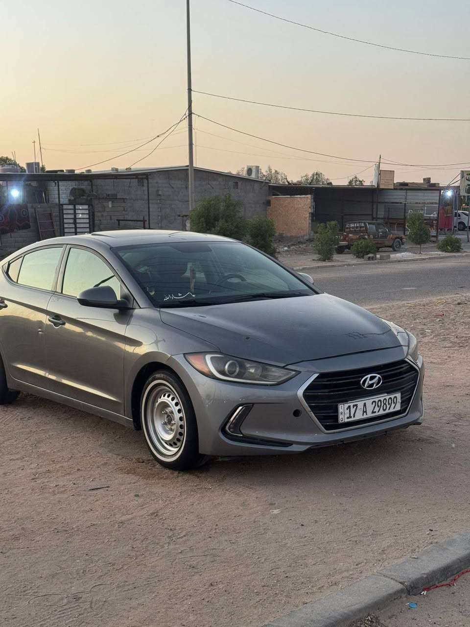 سلام عليكم 
النترا مديل 2018 وارد امريكي السياره باسمي رقم دولي جديد محرك دوش 2000 وكير At المرغوب ضررها فقط بنيد مبدل مواصفات السياره فول واحد ع واحد 
شاشه كار بلي + كامره خلفيه دواره بلاد 
فتحه
بصمه 
ترحيب لدات البيبان 
رادار جانبي وخلفي 
كشنات تدفئه 
الصندوق ترحيب ذكي عند الاقتراب 
السياره جاهزه من كلشي حداده وتخم تاير جديد  السعر 120 وبيه مجال 
للاستفسار اكثر اتصال *********** البصرة, العراق
