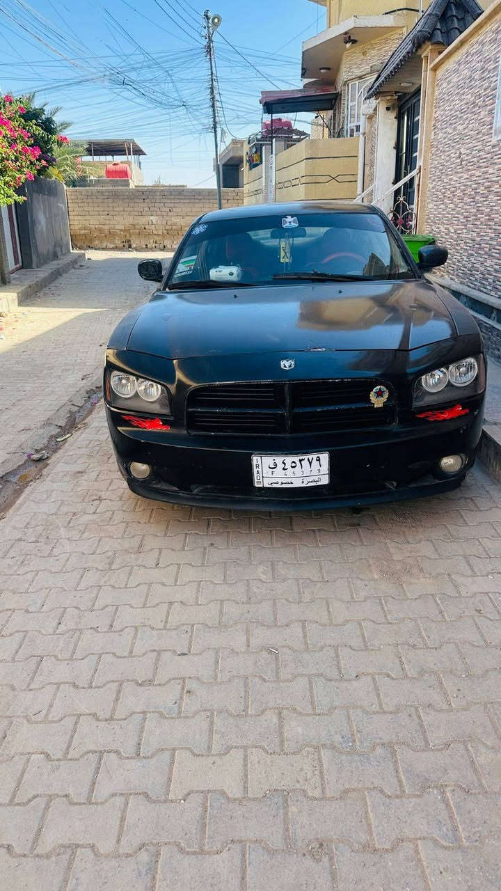 السلام عليكم جارجر ٢٠٠٧ جاهزه  من كلشي
مكينه وكير توه شادهه منضومه تبريد ثلج جديده  شرط
مصفره غرامات تحويل مباشر سنويه مامنتهيه  تخم تاير سياره تعمير جديد مال شغل. شرط ترايك ٢٠٠ مكفوله من ضربه قويه والعيب الشرعي سعر ٧٥. رقم ***********
