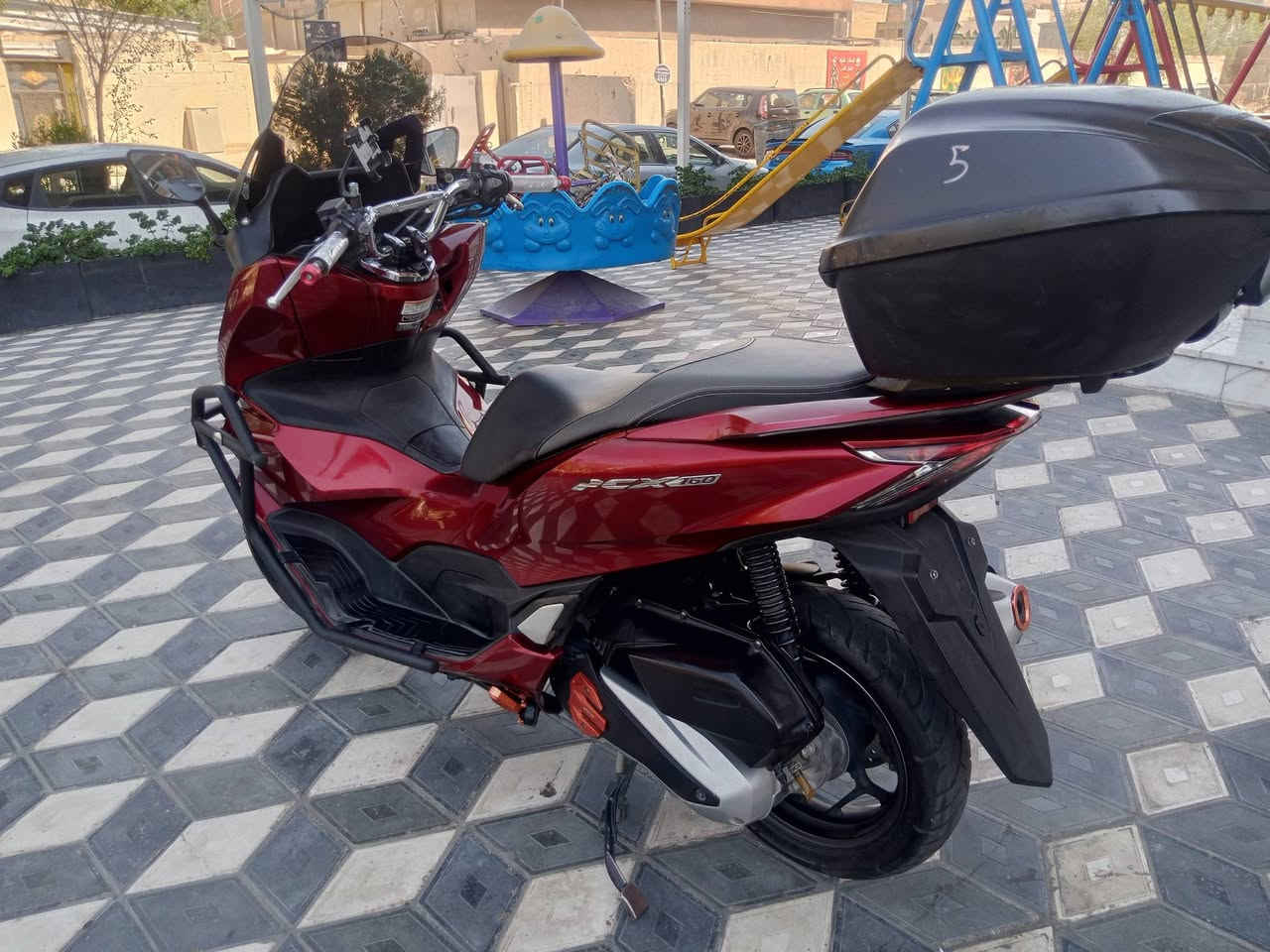 سلام عليكم PCX جيل الرابع ياباني مكينه 160
الون ماروني دراجه كفاله كفر نظافة ٩٠٪
ومكينه خير من الله

ماشيه 19الف ✅
حساس ازدحام ✅
حساس استان ✅
مانع انزلاق 
نضام اي بي اس 
درع اصلي sss
درع صالنصه
درع امامي الاصلي 
ستان مبايل
سبايه اصليه 
مع جنطه الاصليه 
 تزويد بيها حلو 
كله من حسن سبايسي 
 

السعر 29 
دراجه مجرد نص ساعه تمشي باليوم الله شاهد 
مجرد اروح بيها للشغل وارجع للبيت 

وابيعلك من باب بيتي وذا كلولك المكينه مفتوحه ترجع وفلوسك ضعف مكاني زيونه قرب الجوازات أو العبيدي 
‏‪***********‬‏
