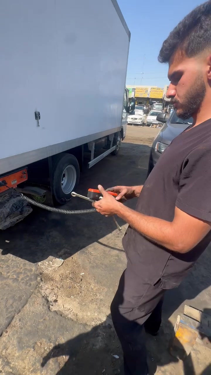 السلام عليكم باب جك جديد مال سياره زيرو كامل كل نقص مابي حته الريمونت شغال حمل الباب طن ونص جكات هايدروليك ومنضومه كهرباء حار وبارد من الباتري ٢٤ فولت مكاني بغداد الشيخ عمي السعر ١١ ورقه ولي مجال ***********
