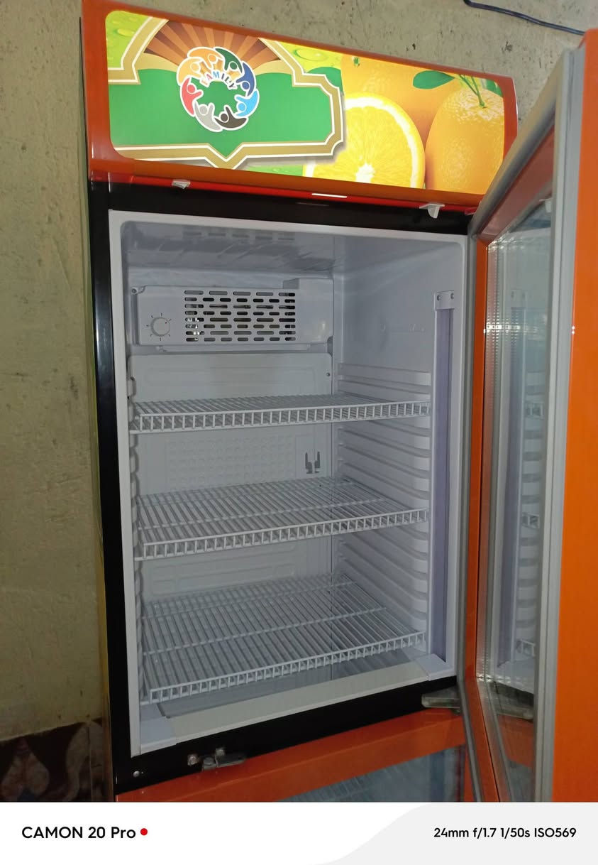 سلام عليكم للبيع عارضه  عموديه جديده استعمال شهرين فقط عل شرط او رفوف نضاف عنواني رميثه رقم ***********
