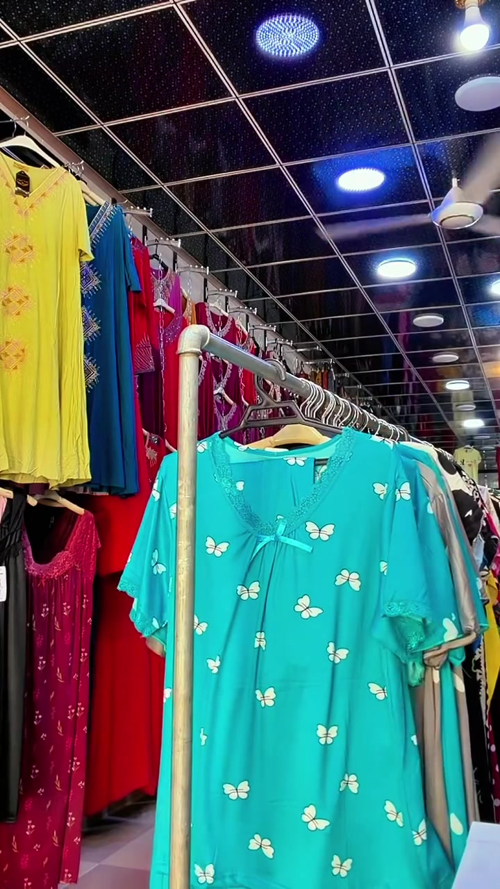 تراكات 
XL-XXL قياس
السعر : 8 آلاف
مجمع الماسة 
خانقين - توله فروش - مقابل اسواق فرمان و مجاور مدرسة جرير 
***********

