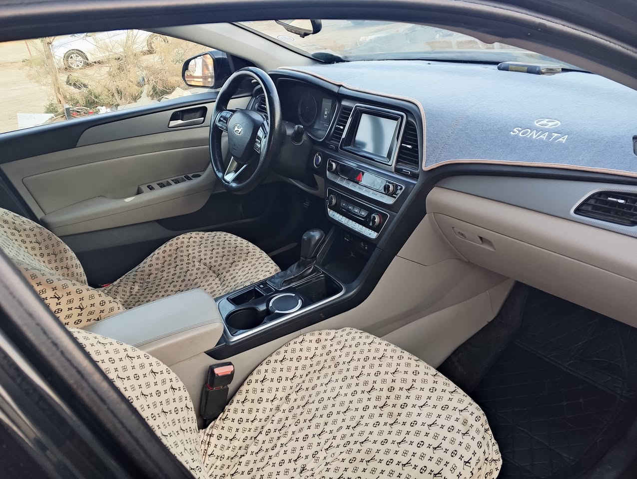 سلام عليكم سياره سوناته هونداي وراد امريكي فول سياره بصمه حداده طوبه تخم تاير مابيه نقص جاهزه سياره 
بيه حلوب قليل بالقماره مامبين السعر 135وبيه مجال***********
