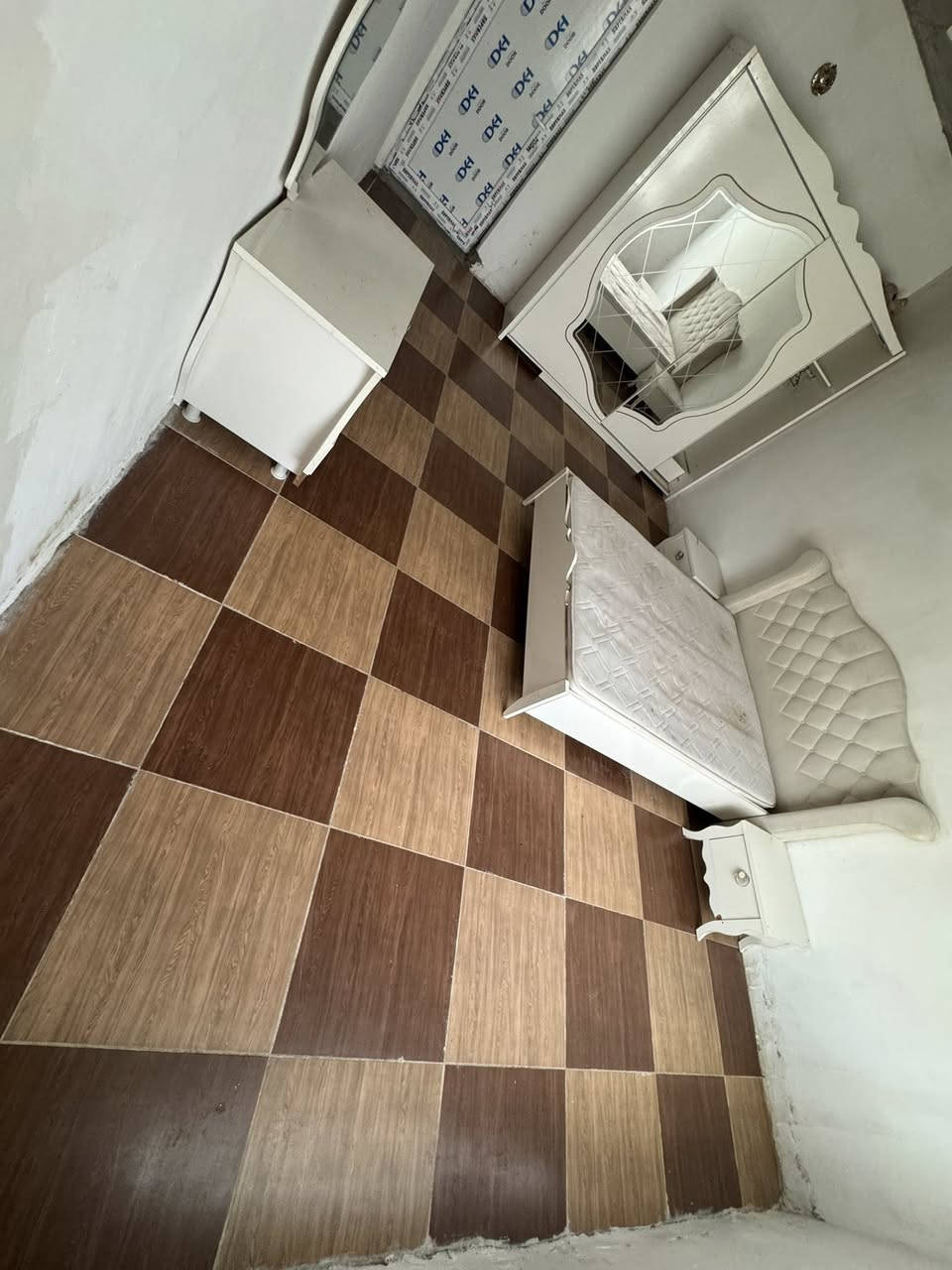 بيت للبيع بانميل الشارع العام  على شارع  مقابل مشروع الماء  البيت  جديد لوك نظيف 100 /100بيع سريع 22  
للستفسار اتصل ***********
