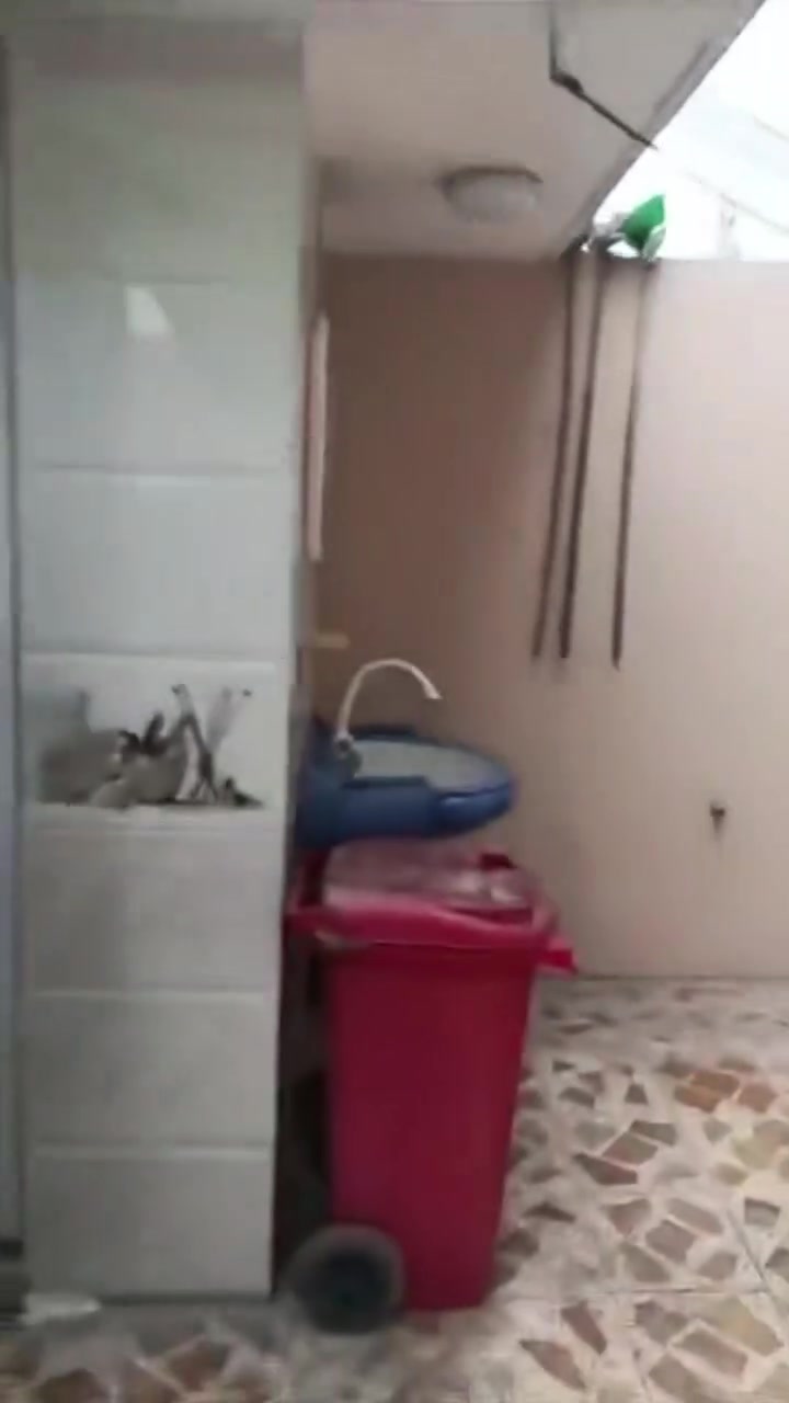 السلام عليكم ورحمة الله وبركاته
عندي بيت بل هرمات الاولى مساحتها 100 طابق ونص 
جوه غرفة نوم وصاله واستقبال ومطبخ وصحيات 
وفوق غرفة نوم وبيتونه بيت سند طابو الأيمن بأسمي 
بيت كامل كاشي مطعم وسيراميك وسقوف ثنويه 
سعرها 81 وبي مجال بسيط 
الاستفسار اكثر 
***********
‏‪***********‬‏
