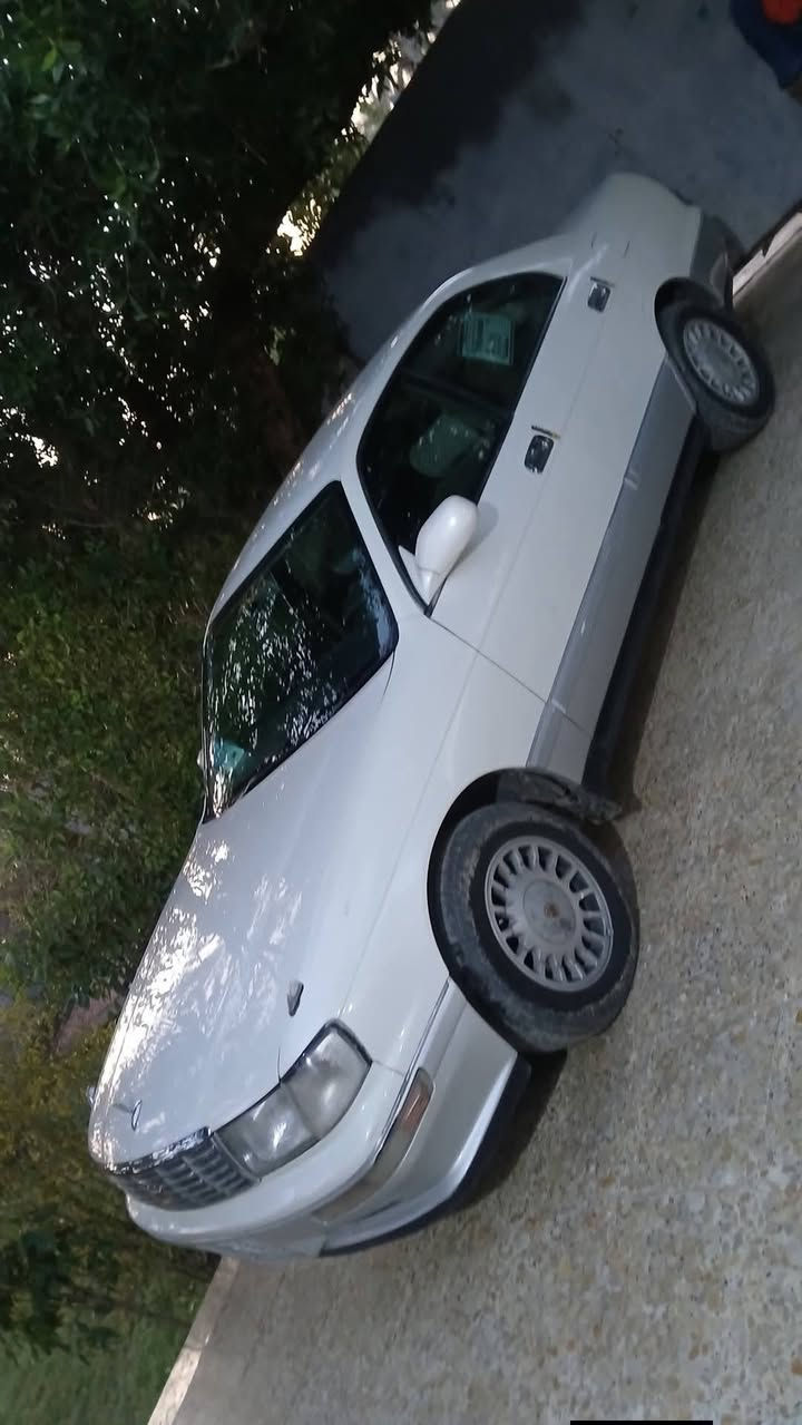 السلام عليكم كراون ١٩٩١ رقم بغداد نكليزي هزه جديده سنويه ٢٩ كهربائيات كلهه شغاله  تبريد شغال غرفه بطاين حلوه بيهه صبغ اكفلهه كص ونقل جثه واصوليات. بيهه طخه بلجاملغ الخلفي موضحه بلصوره  سياره حلوه تجي وشوف وبيك خير ودلل عنواني ليوسفيه ولفلوجه  السعر ٥٠ ورقه وبيهه مجال مراوس هم ترهم ....***********  ***********
