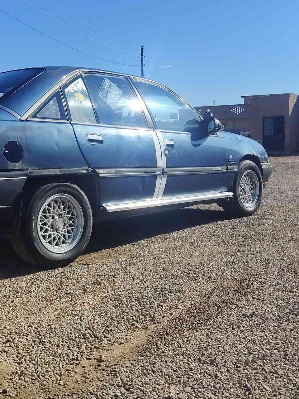 السلام عليكم
اوبل اوميكا للبيع
كير و محرك و صدر شرط
رقم صلاح الدين 
السعر 30 و بيها مجال 
رقم الهاتف ***********
