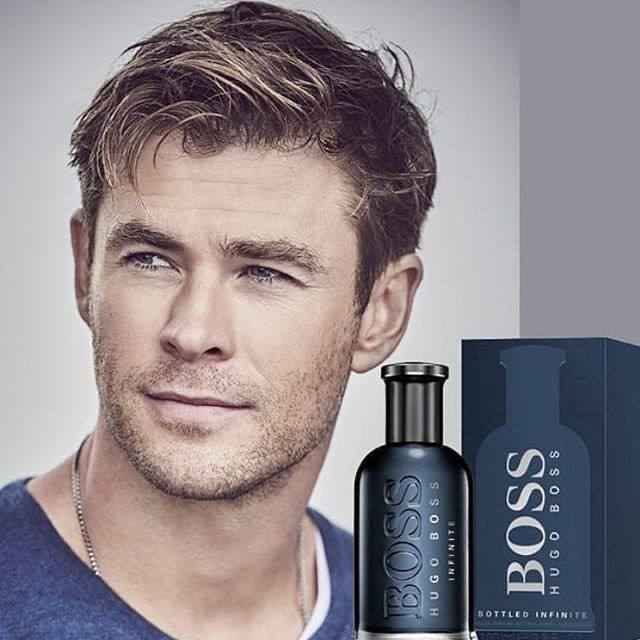 Boss Bottled Intense Eau De Parfum
عطر بوس بوتلد إنتنس اودي 
تقدم Hugo Boss عطر أول اودي بيرفيوم من مجموعة عطر بوس بوتلد Boss Bottled الذي صدر عام 1998 و قد تميز برائحة منعشة جذابة و قد أعادت شركة بوس تقديمه عام 2015 في شكل جديد و كثيف بإسم بوس بوتلد إنتنس Boss Bottled Intense  ثم أعلنت الشركة في  2016 عن عطر Boss Bottled Intense Eau De Parfum في شكل ماء عطر أكثر كثافة و تركيز أعلى من الزيوت العطرية.
بوس  بوتلد إنتنس ماء عطر
عطر بوس بوتلد إنتنس ماء عطر خشبي تابلي له نفس نوتات نسخة ماء التزيين التي صدرت عام 2015 و لكن مع زيادة نسبة و تركيز الزيوت العطرية لتصل إلى 14% و تقوية معدل ثباته. يبدأ العطر بالتفاح الأخضر و زهور البرتقال مع البرجموت و قلب تابلي من القرفة و القرنفل مع زهور الجيرانيوم (إبرة الراعي) مع قاعدة غنية بأخشاب الثمينة و هي الصندل و الأرز مع الفتيفير مغلفة بالفانيلا الدافئة.الوجه الإعلاني هو الممثل جيرارد بتلر .
100 مل اودي بيرفيوم موصل, نينوى


**إذا كنت صاحب هذا الإعلان وتريد حذفه لأي سبب، رجاءا أرسل رسالة إلى الدعم الفني**
