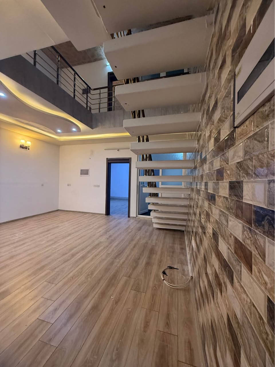 بيت للبيع اربيل /شورش/حديد وخشب
مساحة 110متر
طابو صرف يسجل باسم اي شخص يحمل الجنسية العراقية
طابقين 
للاستفسار *********** أربيل, العراق
