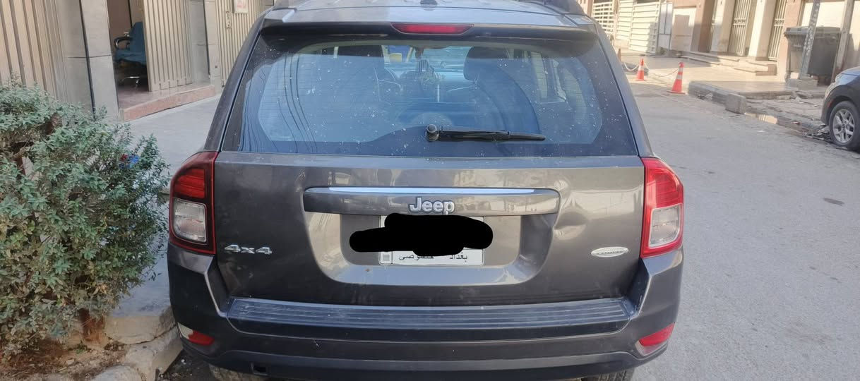 السلام وعليكم اخوان جيب كومباس 2016 للبيع 
ماشيه 140 الف 

الحادث بالبك الخلفي لايمن + مبدل الباب الامامي لايمن + الجاملغ لامامي حك شبرين هيج بي صبغ 

المواصفات 

مانع انزلاق + الكشانه لاماميه بيه تدفئه + الكشانه نص جلد + حجم المكينة 2.4+ اربع سلندر +4×4

السعر 100$ قابل للتفاوض 
العنوان الحالي بغداد 

اي استفسار على الرقم 
***********
