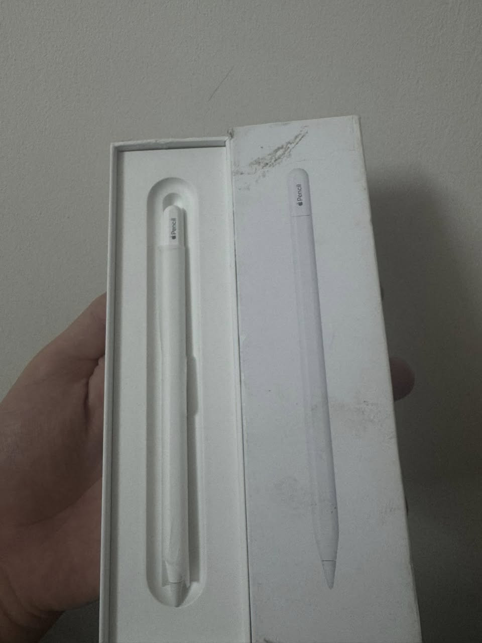 قلم ابل اصلي
Apple Pencil (USB-C) 
مستخدم شي جداً قليل
كلش نطيف 
السعر 100.000
***********
