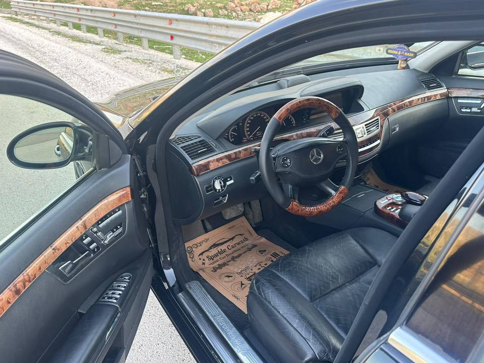 Sclass550   2008
به‌ناوی خوای گه‌وره‌ ئه‌م گوڵه‌ بۆ فرۆشتن  لۆك و پاكه‌تی
ده رگا شه‌فت
سڵاید
سه‌لاجه‌
٥په‌رده‌
مه‌ركه‌زی
ڕادار
كوشن سارد و گه‌رم 
فول مواسه‌فات 
بۆیاخی ئێره‌ی نیه‌ سه‌یاره‌كه‌ تا دڵ حه‌زكات جوانه‌ 
كۆدی بۆ كراوه‌ 
120000KM ڕۆشتوه‌
تایه‌ی تازه‌ 
كامل سێرفزی تازه‌ بۆ  كراوه هه‌موو گیانی به‌شه‌رت مه‌كینه‌ی برخوی لێ با نه‌دراوه‌ 
ئه‌گه‌ر موشته‌ری نیت سه‌رمان مه‌شێنه‌ 
٩٥ گه‌ڵا و مه‌عامه‌له‌ 

***********

واتس ئه‌پ و ڤایبه‌ری له‌سه‌ره‌ له‌خزمه‌تانداین
