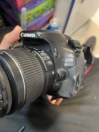كاميرا كانون 600D • للبيع