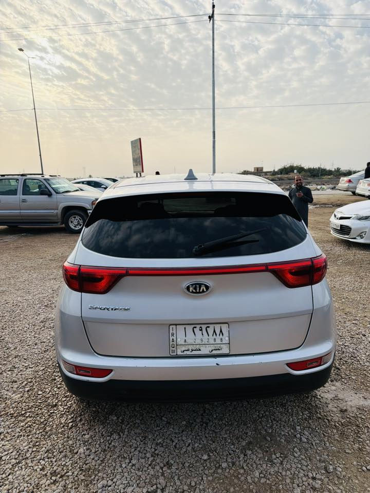 #يالله كيا سبورتج موديل 2018 أمريكي 
رقم مثنى حره بسمي تحويل مباشر 

الضرر تبديل جاملغ وبنيد فقط بدون عابر

مكينه 2400 مواصفات واضحه 

السعر 148$(بيع نقدا فقط) تفاصيل 

واتساب ***********

العنوان السماوه الرميثه(معرض الخليج العربي)
