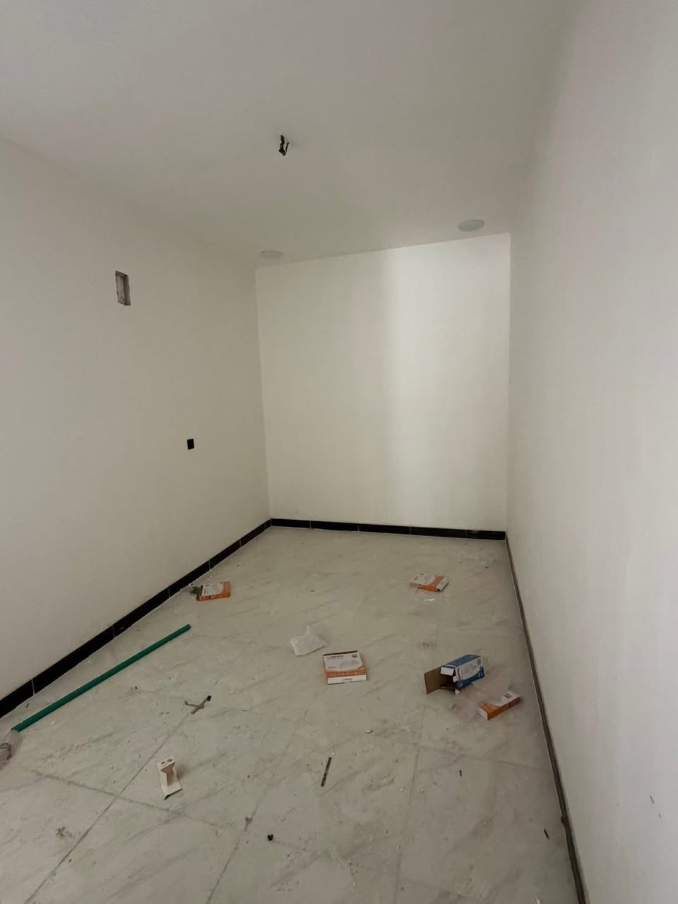 مشتمل للبيع الشعب شارع عدن. خلف الدفاع المدني
٦٥ متر واجهه ٣ وربع نزال ٢٠ جديد باقي ١٠ ايام يكمل

استقبال وخدمات ومطبخ وغرفه نوم وصاله 

الطابق الثاني غرفتين نوم وخدمات  السعر ١٦٠ وبي مجال

معروض بمكتب الكناني  /// ***********  

عنوان المكتب شارع عدن قرب جاتو باريس
