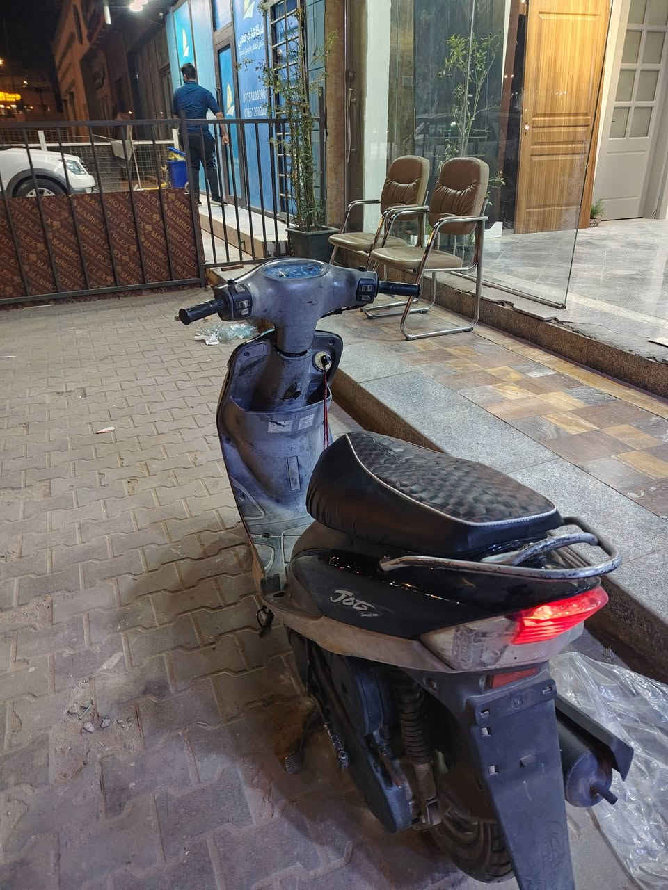 ماكس منغولي حاوية تبديل كفرات فقط للجماليه صارلها شهرين من نزلت من الحاوية والكفرات الاصلي موجودة سعرها 950 وبيها مجال ***********
