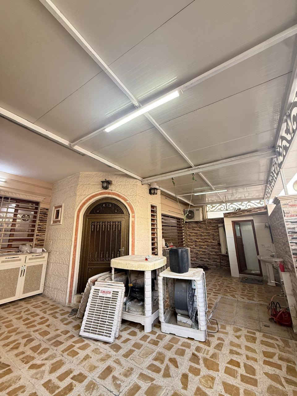 صور داخل اكثر من تعليق 
منزل ٢٠٠ متر  للبيع في #اربيل حي #هفالان 
مساحة:٢٠٠م #قرب_سايدن_مناره موقع راقی جداً
يتكون من:٥ غرف نوم  
صالة
مطبخ
مجموعة صحيات 
كراج+حديقة
للاستفسار يرجى التواصل على ارقام الهاتف:
***********واتس

***********
