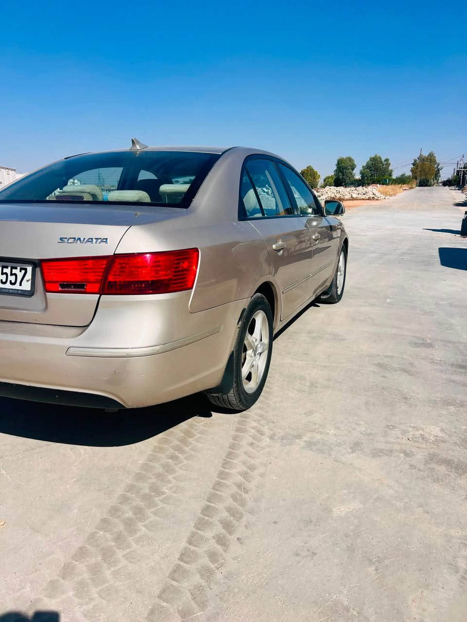 هونداي سوناتا 
موديل 2010  
محرك 24.     1 نضام 
مواصفات.  داخل اصفر. ويل كروم  تحكمات. سترين 
سنوية و هزة و رقم. كلها جديد 
بيها دفتر بنزين 
تخم تايرات. جديد صدر جديد 
گير و محرك بشرط. و مامفتوح. 
سياره بيها. ثلاث قطع صبغ  بدون دواخل شرط 

عنوان كركوك. 

سعر 120. وبيها مجال قليل. 
*********** كركوك, العراق
