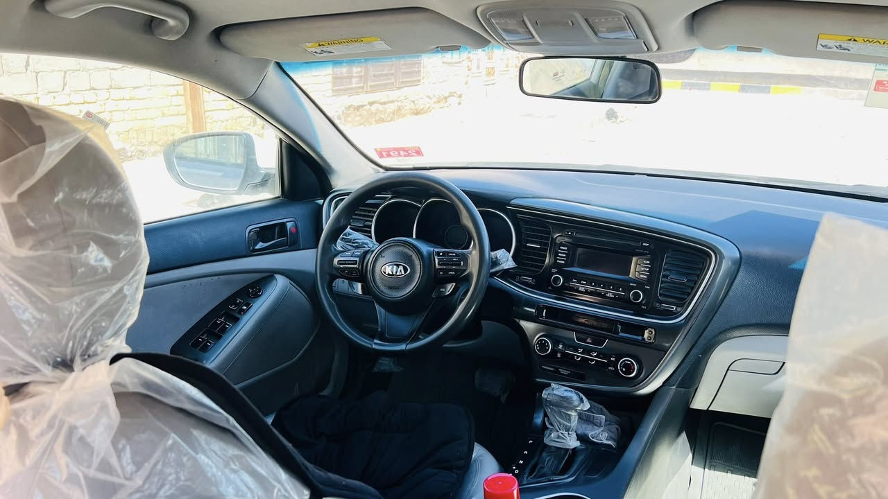 سيارة كيا اوبتيما للبيع موديل 2015 وارد امريكي محرك 2400 حادثها الباب والجاملغ الجهه اليمنى 
سياره حلوه ماشيه 100+ب اسمي تحويل مباشر او وكاله   سنويه جديده وهزه جديده شرط الفحص مكانها ناصريه السعر 115وبيها مجال للشراي وهذا رقمي ***********
