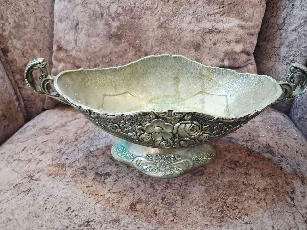 مضيفة إيطالية تحفة قديمة ✨
قطعة فاخرة بحجم كبير بزخرفات نفر ورسومات ورود بطابع أوروبي كلاسيكي أنيق 🌸
قطعة مميزة للديكور أو الضيافة وتلفت النظر في أي مكان.

🔥 بسعر حرق: 9 دنانير فقط

متوفر خدمة توصيل لباب البيت 🚚
للحجز أو الاستفسار الرجاء التواصل خاص.


**إذا كنت صاحب هذا الإعلان وتريد حذفه لأي سبب، رجاءا أرسل رسالة إلى الدعم الفني**