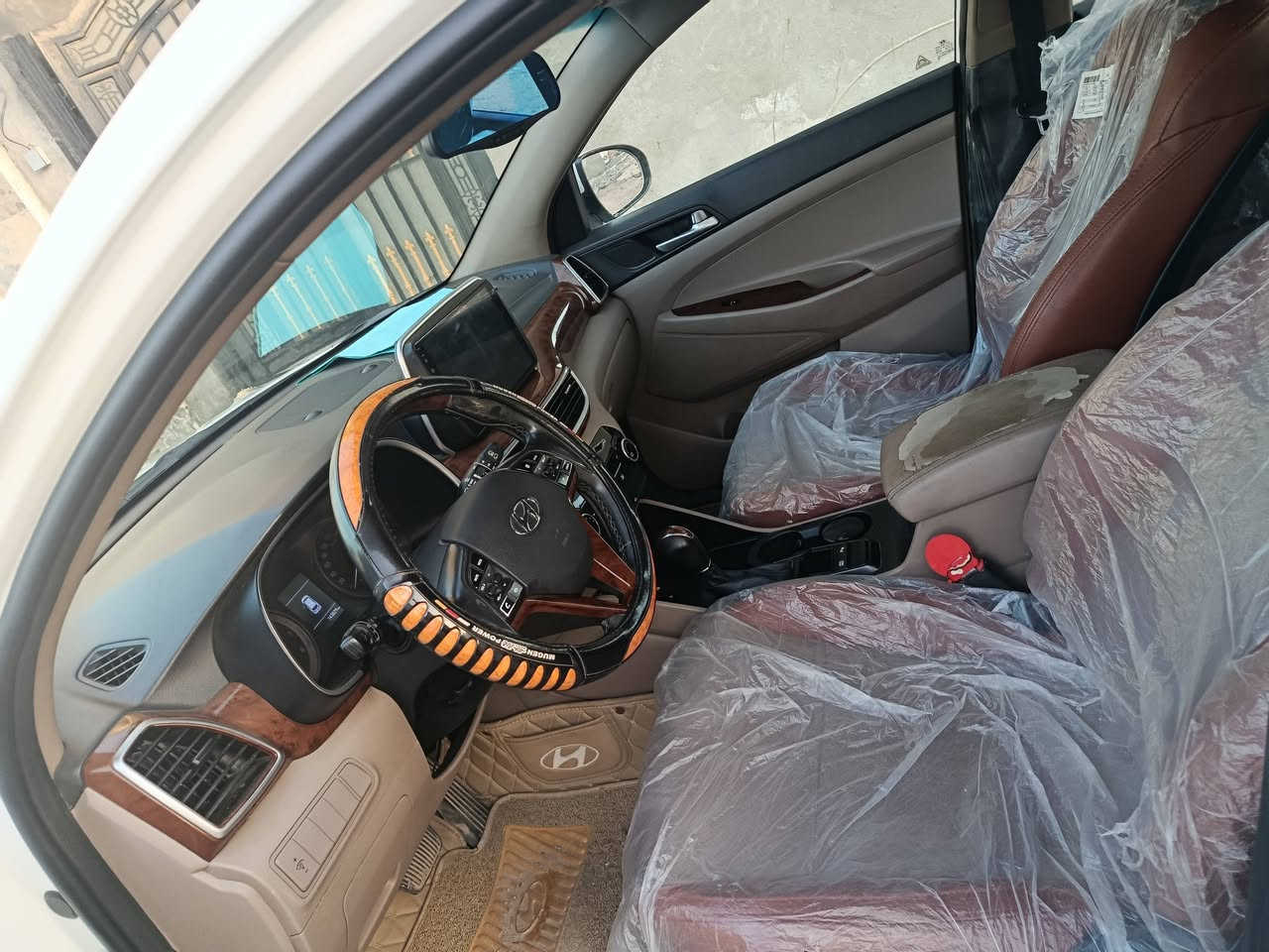 توسان خليجي موديل 2019
شركة الكاصد دشبول صاج 
مكفوله من الضربه فقط طخه خفيفه باب الصندوق 
مكينه دوش نظيفه جداً 
حداديه فول تخم تأير 
تبريد قطعتين حساسات 
لايت لدات خمسه 
كامره اماميه وخلفيه
مكان السياره كربلاء باسمي السنويه للاستفسار الاتصال 
 ***********
